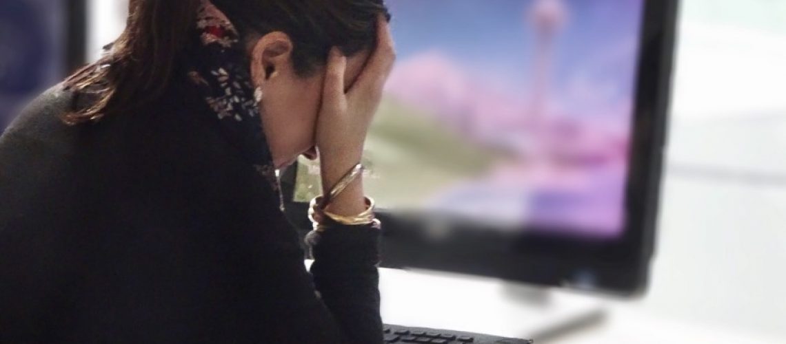 emotions-stress-professional-business-woman-feeling-stressed-at-her-work-desk-in-front-of-computer_t20_R64a6a
